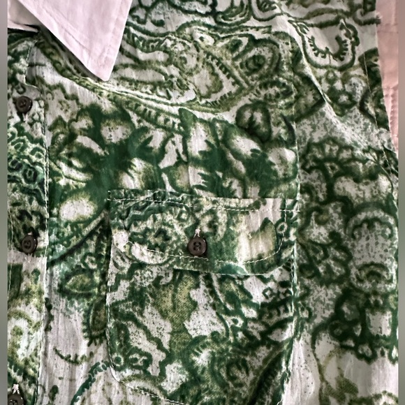 Fashion Magazine Sleeveless Green Floral Button Down Shirt
Size Xl - Picture 6 of 10